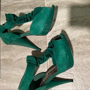 Green Suede pumps